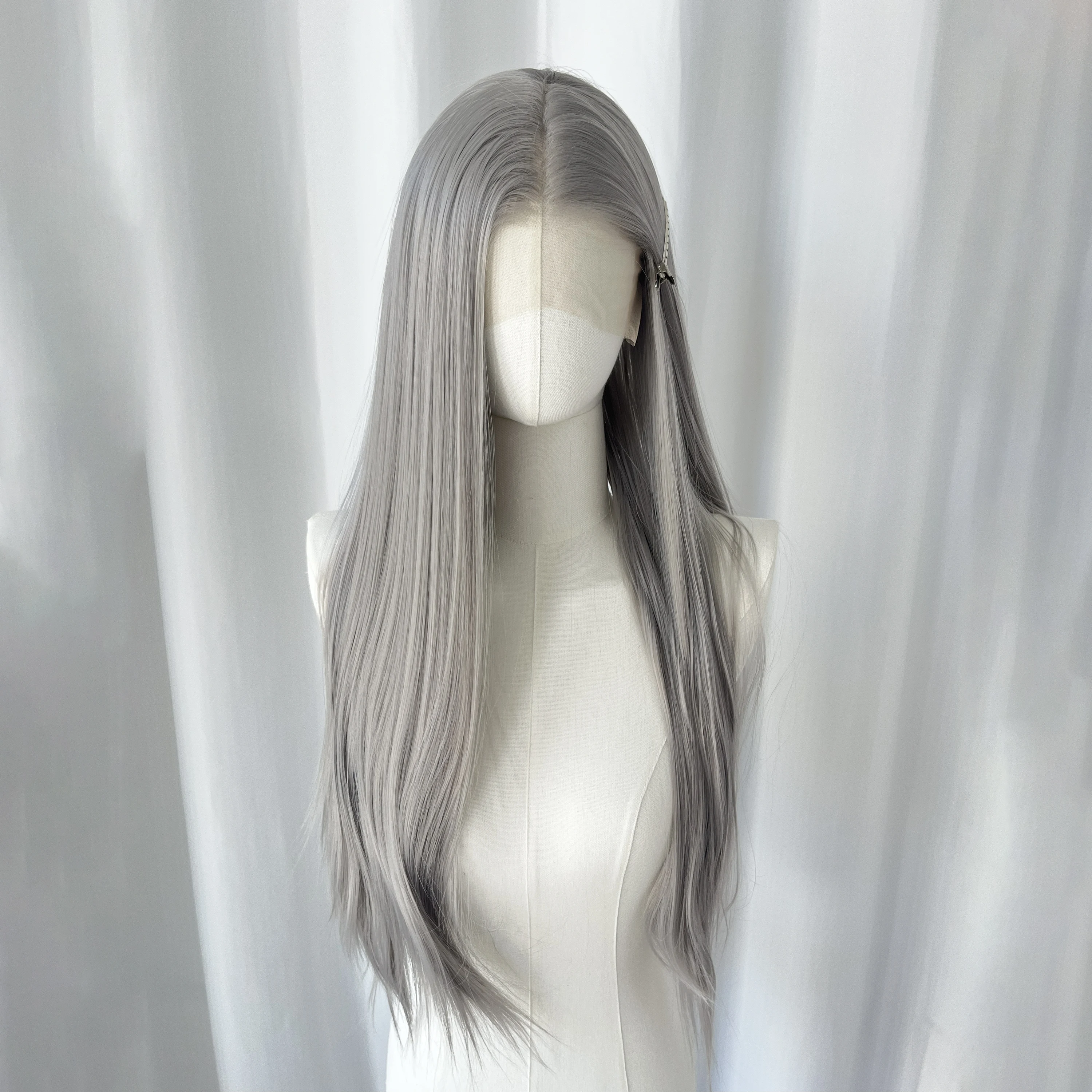 BeiBei 13X4 الدانتيل شعر مستعار أمامي طويل مستقيم رمادي الاصطناعية الدانتيل الباروكات للنساء السود مع ارتفاع درجة الحرارة الألياف 26 بوصة رمادي الباروكات #3