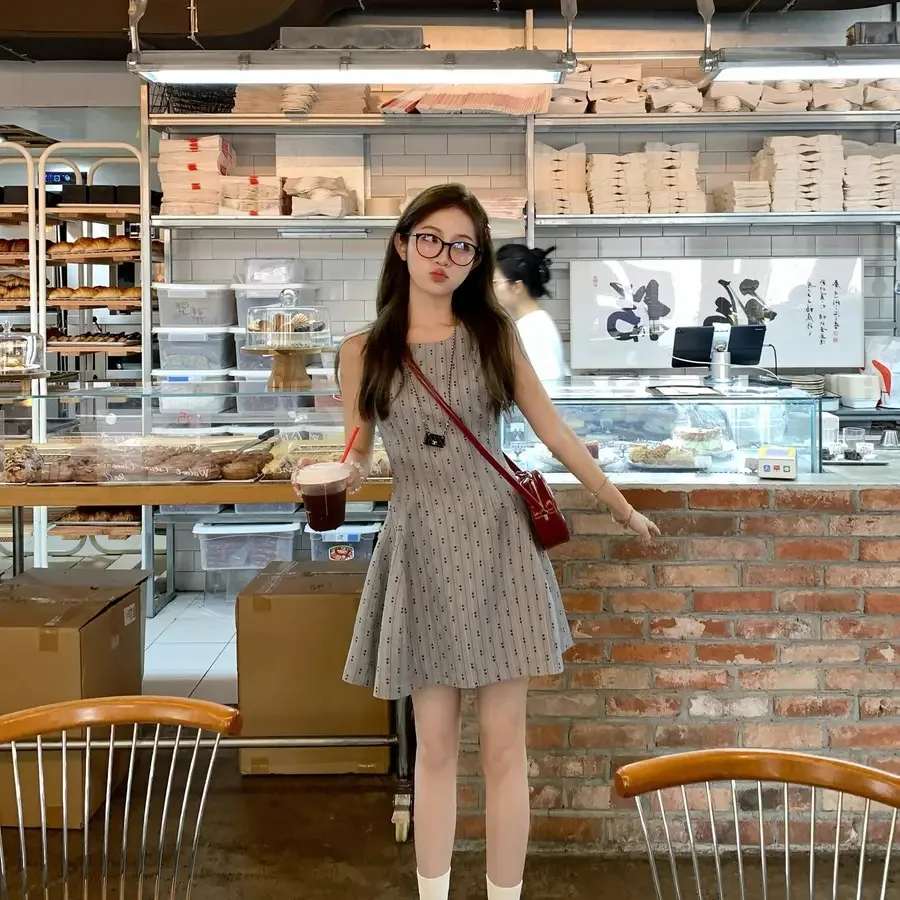 

Французское серое платье-сарафан с поясом, летнее, новое, 2025 года, высококачественное, для миниатюрных женщин