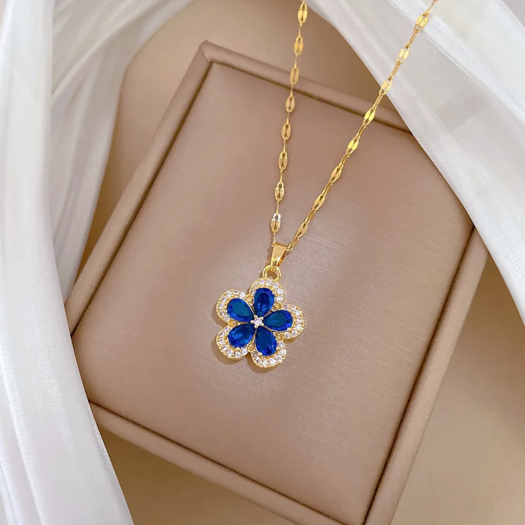 Pavé Flower Jewelry Pavé-Style Floral Earrings Five-Petal Flower Jewelry Set Gold-Tone Flower Earrings For Dates Date Outfits