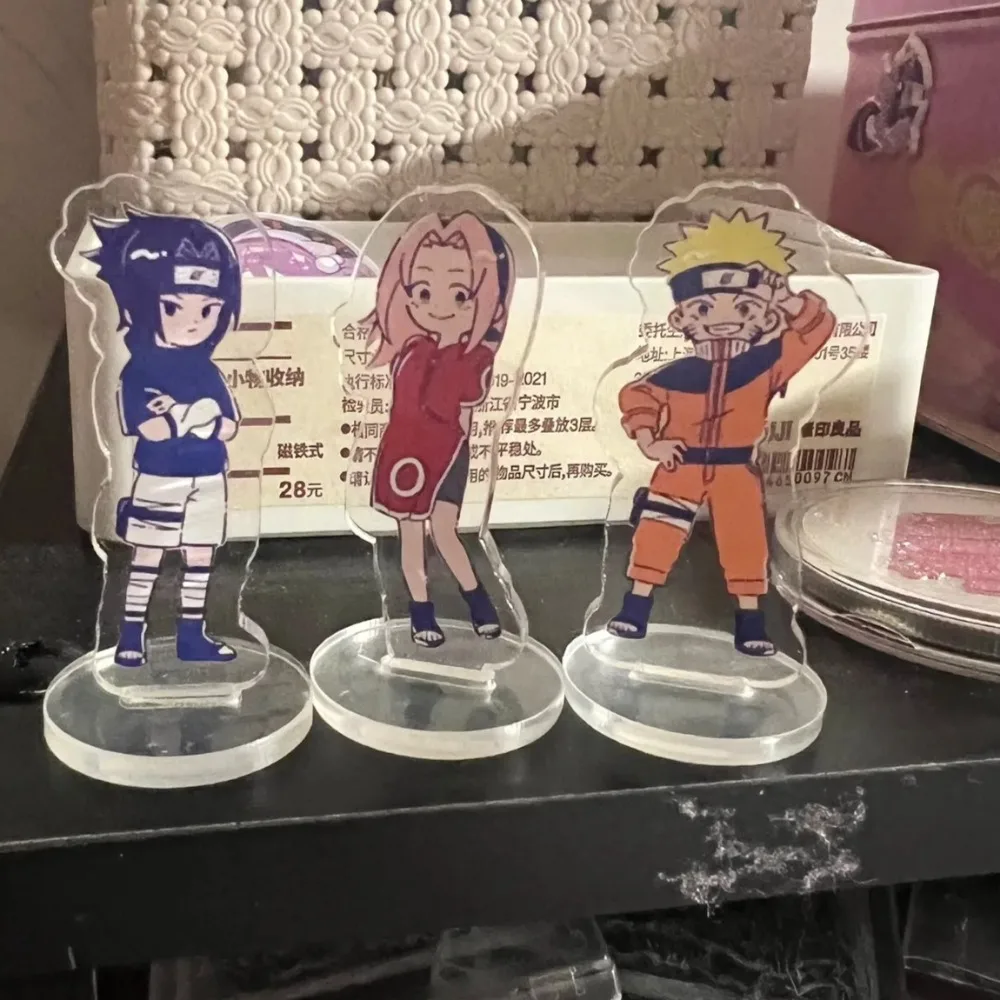 Nowy akrylowy stojak NARUTO Figurka Uzumaki Naruto Uchiha Sasuke Anime Urządzenia peryferyjne Śliczna wersja Q Oryginalność Mini ozdoba na biurko
