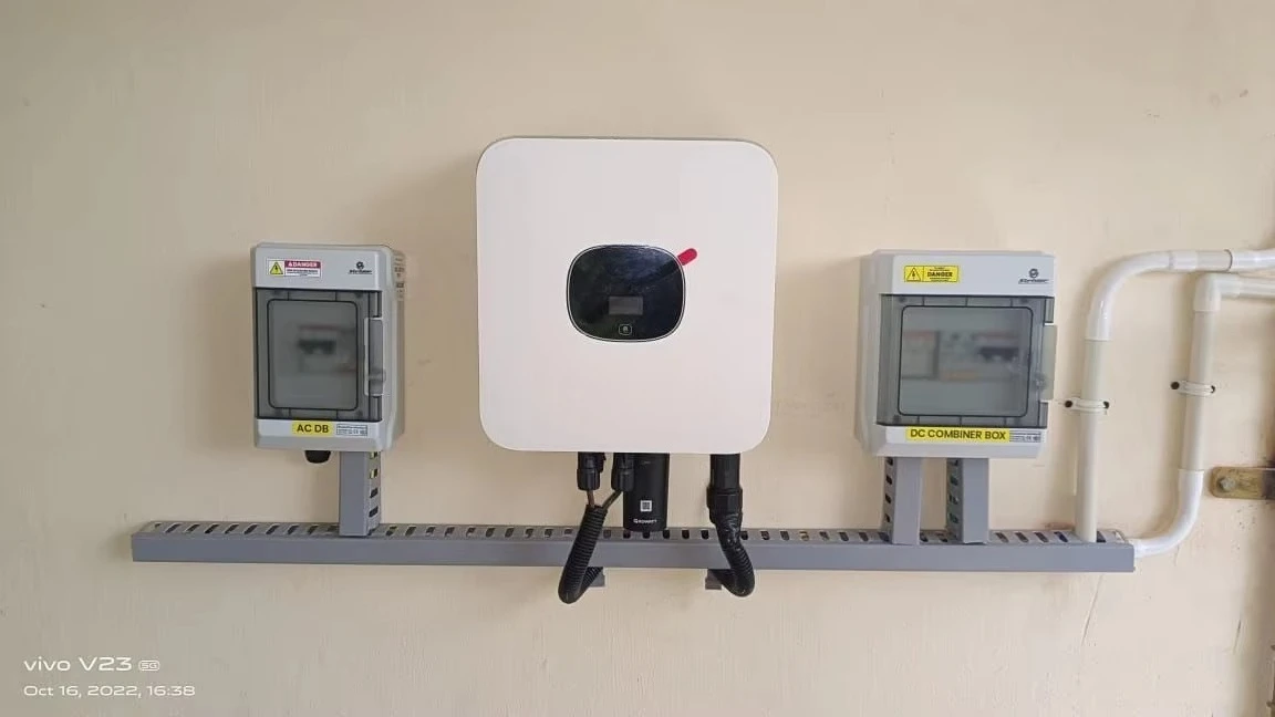 Data Logger Chinese Manufacturer SolarSolar Inverter Built-in Battery 12KW Grid Inverter MPPT Controller UD Series