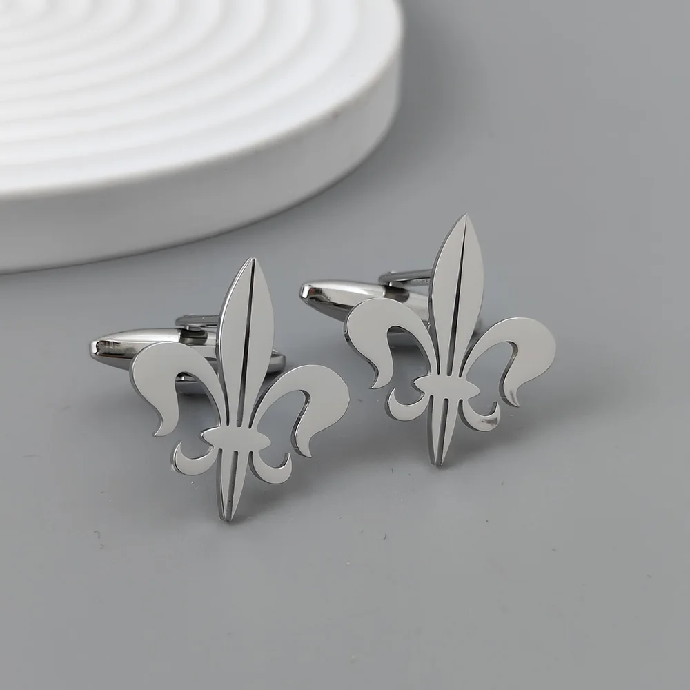 Retro Baroque gold-plated badge, silver fleur-de-lis collar brooch