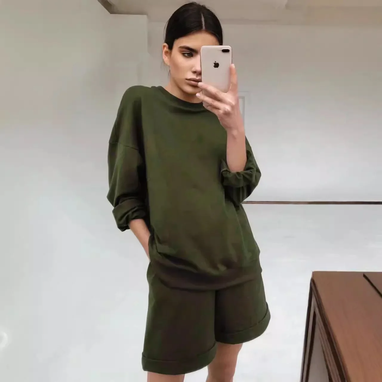 Lässig Sweatshirt Anzug solide lose Sporta nzug Frau Laterne Langarm Pullover Kordel zug Plissee Shorts Outfits Trainings anzüge