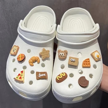 12-teiliges Set, Nachahmung von Lebensmitteln, Jibbitz-Schuhanhängern, ABS-Material, abnehmbares Brot, Käse, Sandwich-Schuhzubehör, verschiedene Packungen