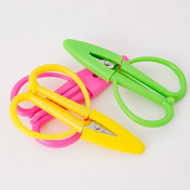 Home Mini Small Scissors Mini Portable Thread Scissors Embroidery Scissors Students Hand-cut Safety Scissors with Cap