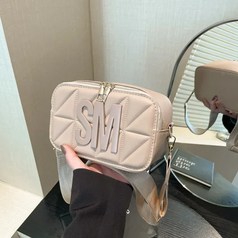 

2025 Women's Camera Style Small Square Crossbody Bag Versatile Daily Commuting Compact Practical