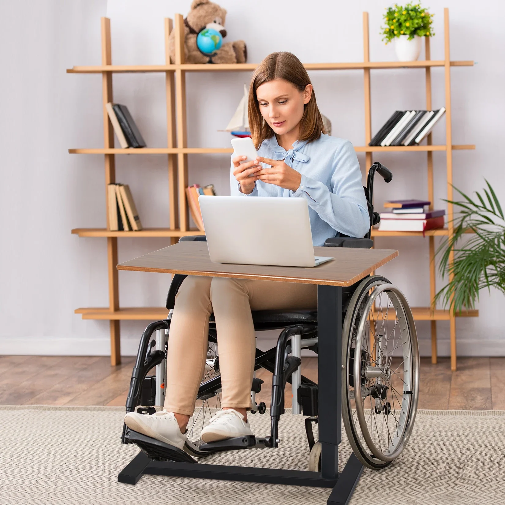 Duży toczący się stół z regulacją wysokości biurko na laptopa Overbed stoi na szpitalną tacę nocną