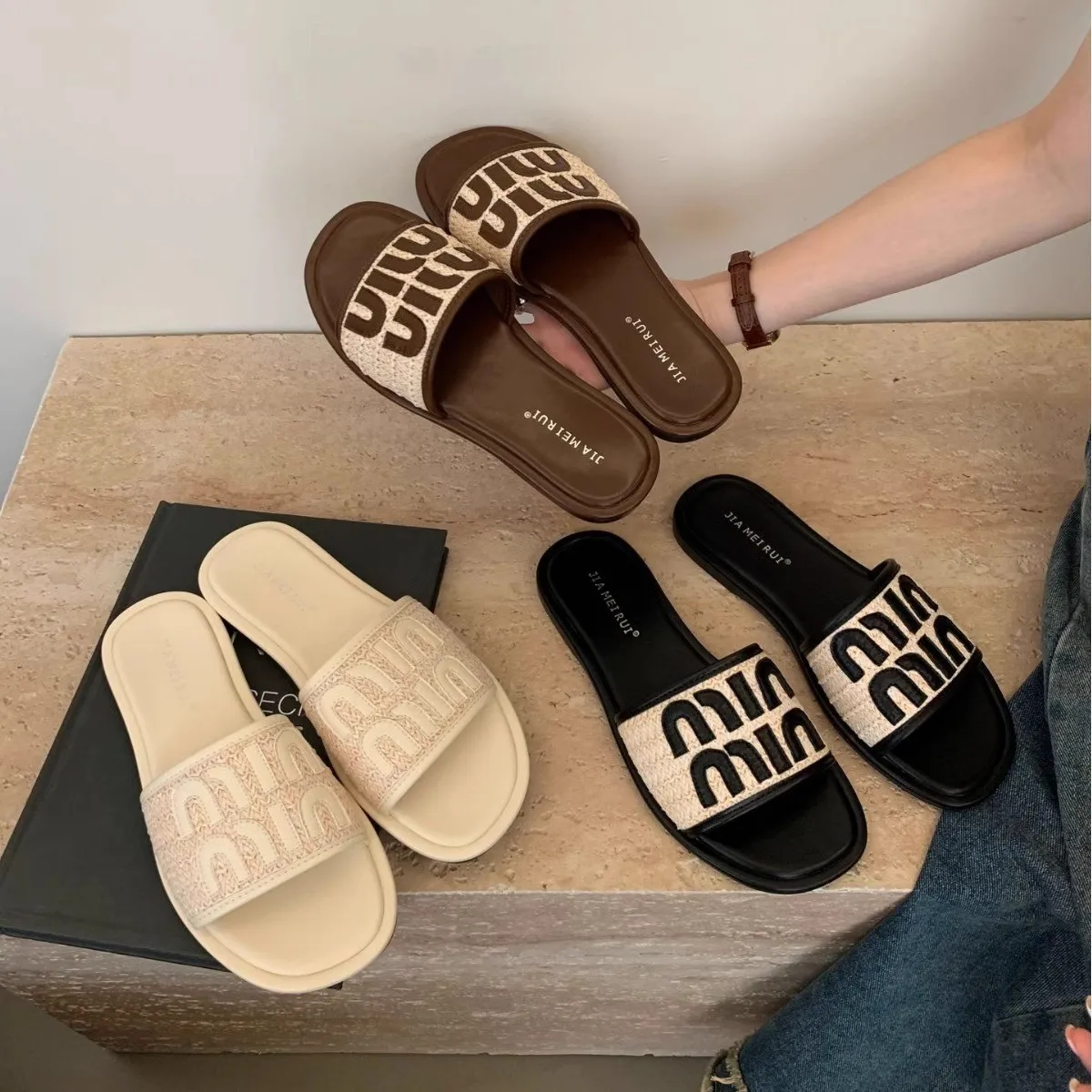 2024 sandals Women Slippers Summer Flat Shoes Women Slippers Fashion Outdoor Beach Flip Fops Sandals Comfort Casual Slides Women