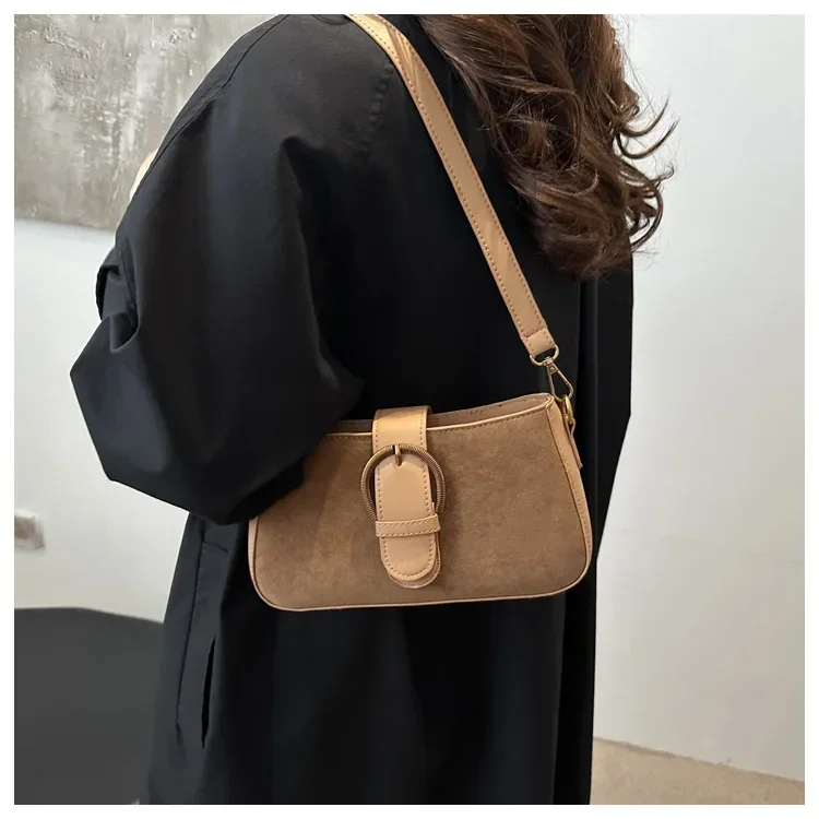 Damen-Umhängetasche aus Wildlederimitat, Unterarm-Umhängetasche, Reißverschluss, modische Umhängetaschen für kleine quadratische Taschen, geeignetes tägliches Outfit – Detail 4