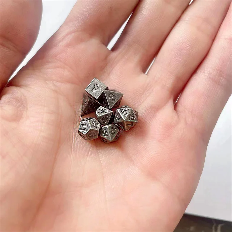 7 teile/satz Metall Mini Würfel 6mm Archäized Brettspiel Würfel Set Polyedrische Tisch Spiel Würfel Rollenspiel Würfel kit Rituale Party Spielzeug