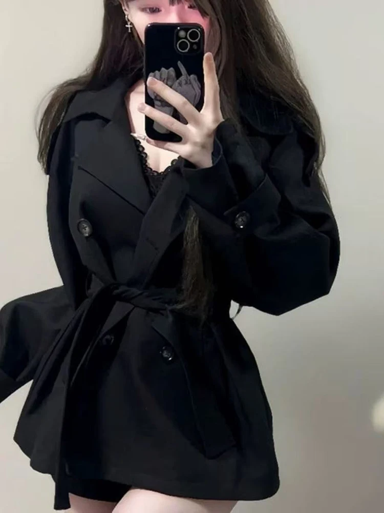 เสื้อโค้ทสีดำสไตล์ Y2K สำหรับผู้หญิง เสื้อคลุมทรงหลวมสไตล์เกาหลี ดีไซน์หรูหรา ติดกระดุมสองแถว แต่งเชือกร้อย แจ็คเก็ตเทรนช์โค้ท  เสื้อผ้าสตรีทแวร์ ปกเสื้อแบบปกเชิ้ต ผ้าผสม