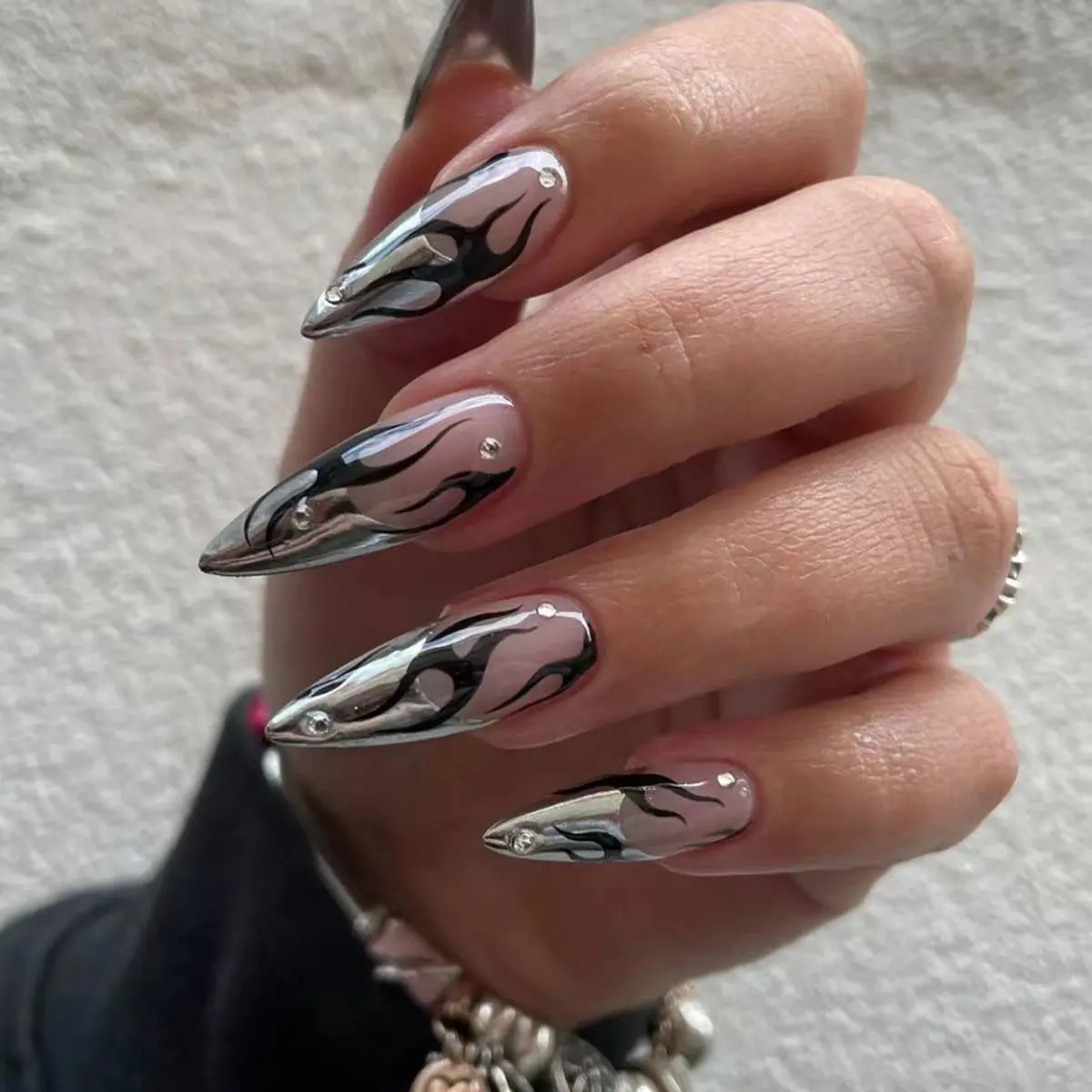 Faux ongles français brillants à pression, 24 pièces, Design Simple à rayures noires, Long Stiletto amande, couverture complète, pointes des doigts portables, Art