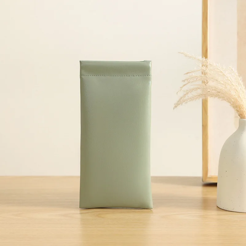 Eyewear Storage Pou…