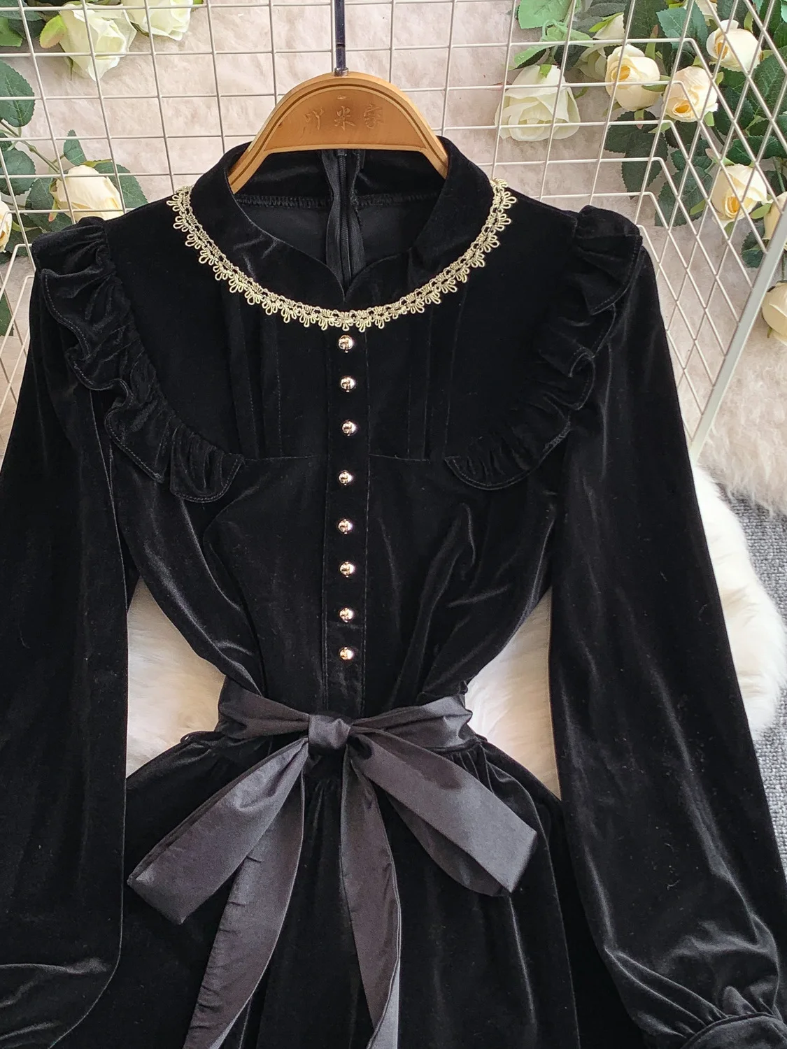 Hebe Sle velours dentelle garniture col montant longue Dr femmes automne ceinturé minceur jupe complète Dr bouton fermeture régulière Sl...