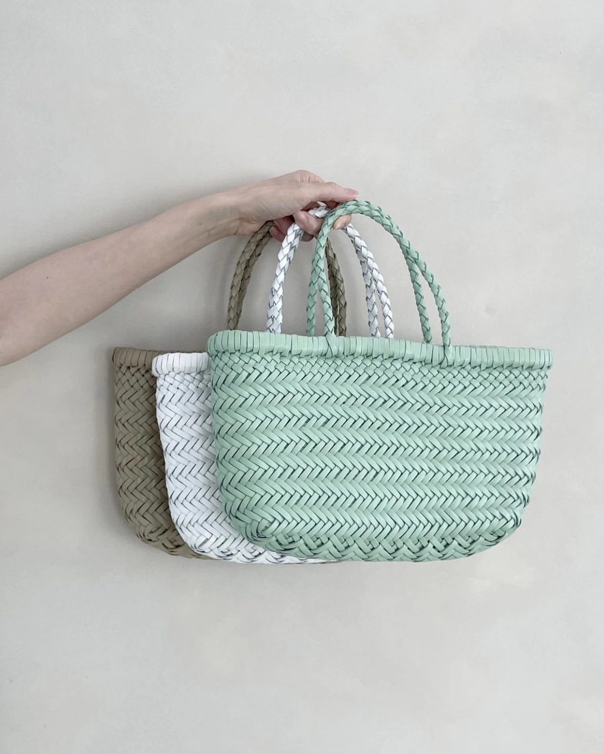 

Повседневная кожаная тканая сумка, женская сумка через плечо на одно плечо, маленький размер, мягкая ручка, без перегородки, новинка лета 2024, новинка