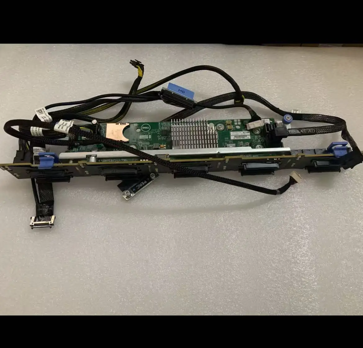 

Оригинальная объединительная плата 022VC9 22VC9 для жесткого диска DELL R630 SAS, 10 оттенков, 2,5 дюйма, полный комплект с кабелями