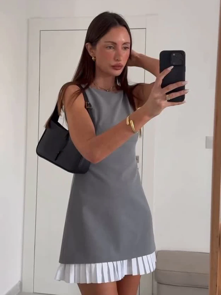 เดรสสั้นแฟชั่นฤดูร้อนสำหรับผู้หญิง ดีไซน์หลากหลาย ตกแต่งด้วยผ้าต่อกัน แต่งซิป แนวสตรีทเซ็กซี่ สีเทา คอกลม แขนกุด