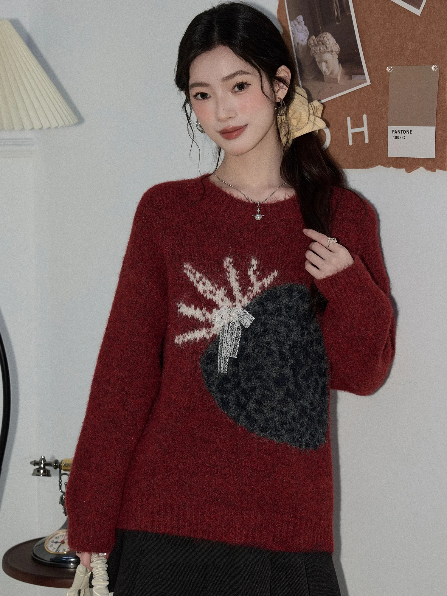 

Женский свитер Mii Xiaoke в стиле ретро с вышивкой, утепленный, с круглым вырезом, мягкий, красный, плюшевый, осенне-зимний, новогодний наряд