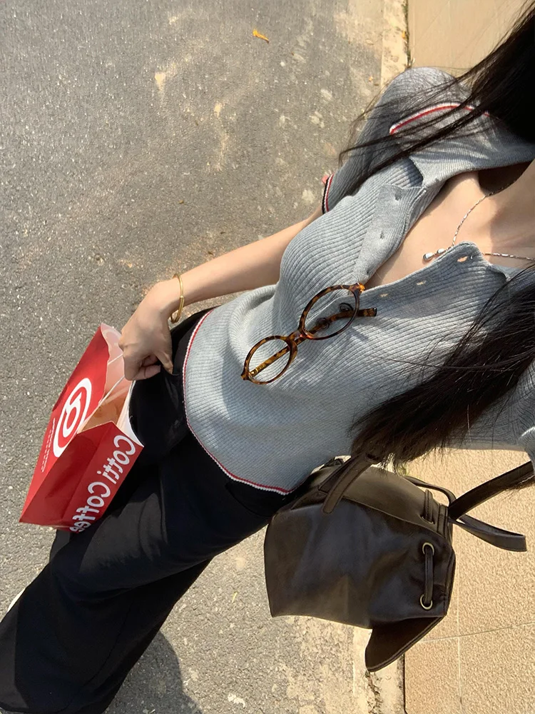 เสื้อถักไหมพรมผู้หญิงทรงเข้ารูป สไตล์เรโทร สีสันสดใส แบบเกาหลี ติดกระดุม รุ่น College Sle Top