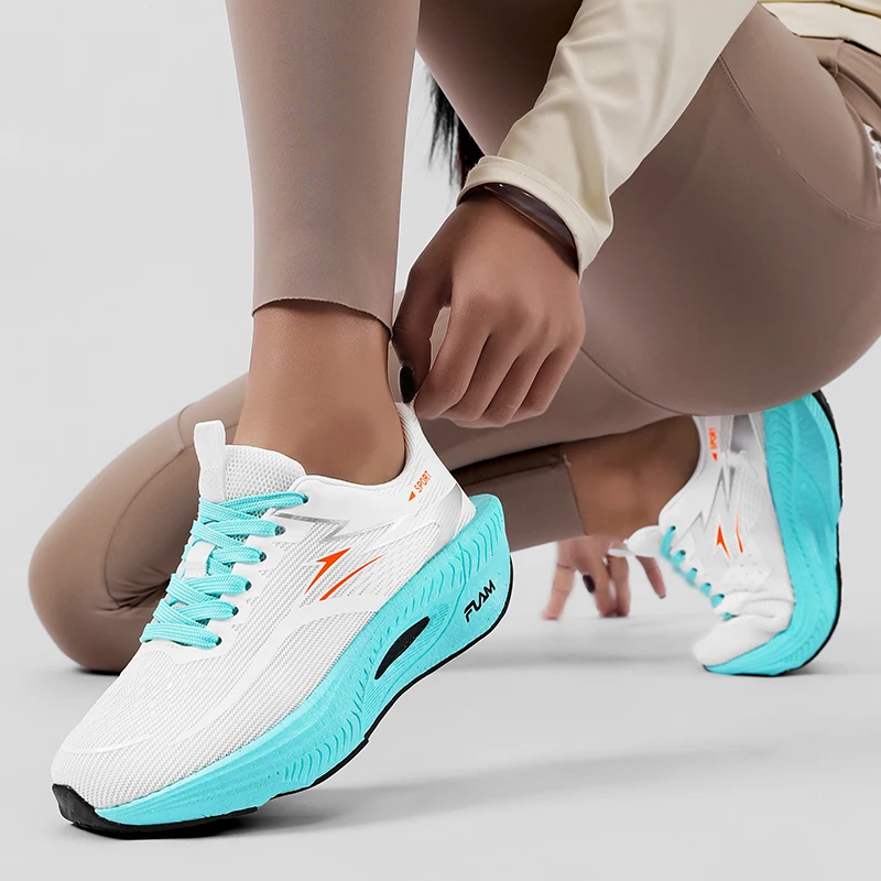 Herren-Freizeitsportschuhe, neue Rennschuhe mit Farbverlauf und Carbonplatte, atmungsaktive Fly-Knit-Mesh-Dämpfung, rutschfeste Schuhe für Herren und Damen, Outdoor-Sportschuhe für morgendliches Lauftraining. – Detail 22