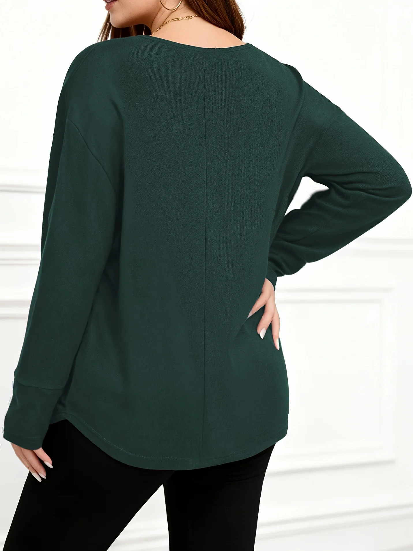 Gemütliches Plus-Size-Damen-Oberteil mit langen Ärmeln und stilvollen Knopfdetails für den Alltag. – Detail 8