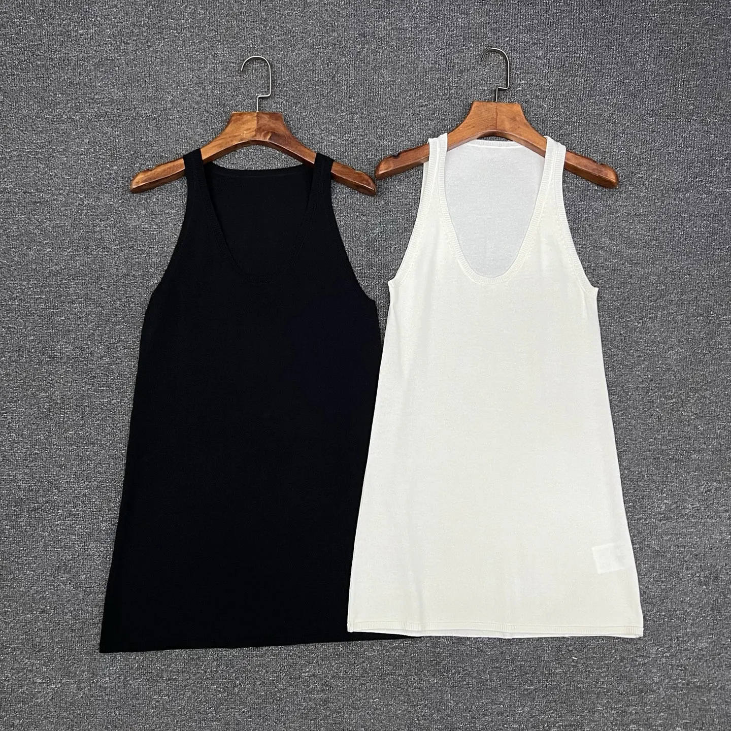 Women's solid-color long U-neck knitted pullover top - stretch-fitting sleeveless base layer shirt - 2026 summer new style
