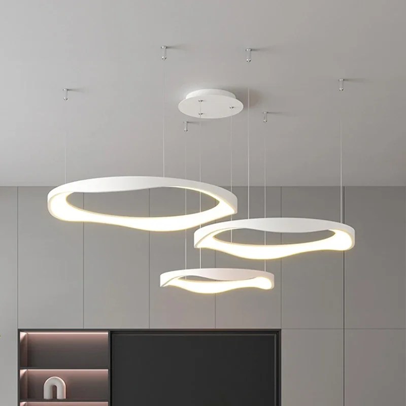 Plafonnier LED suspendu au design moderne, luminaire décoratif d'intérieur, idéal pour un salon, une salle à manger, une cuisine ou une chambre à coucher