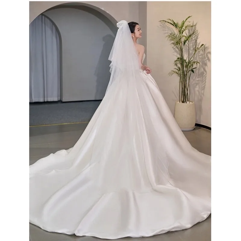 Vestidos de casamento de cetim para mulheres, vestido nupcial com trem, clássico e sexy, sem alças, sem mangas, robe simples, novo, 2023