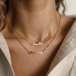 A minimalist name necklace with exquisite name, a personalized gift for mom and her