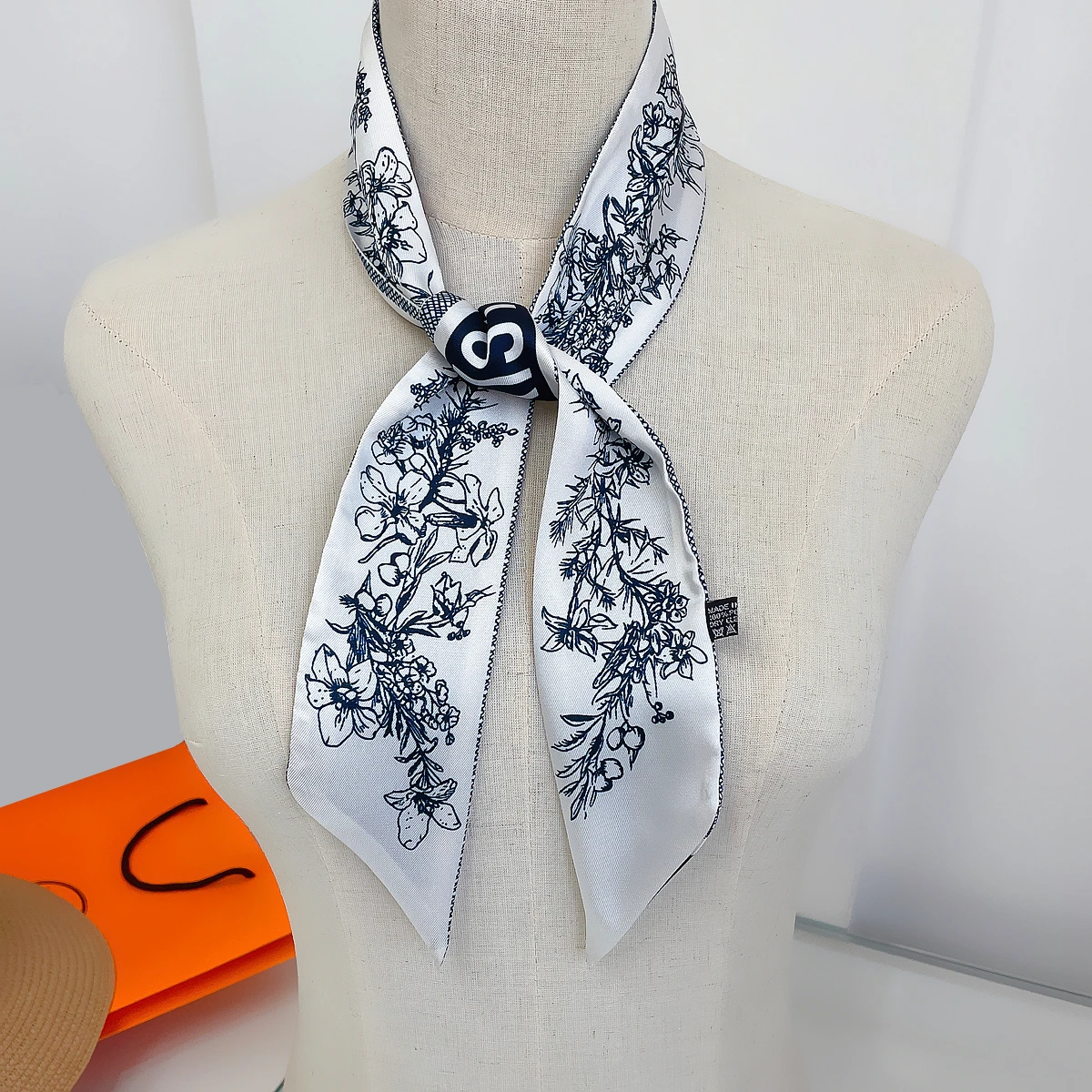 2023 New Design Tarot Scarf Women Luxury Brand Scarf Bag Hair Skinny Silk Scarves Foulard Neckerchief Headband For Ladies