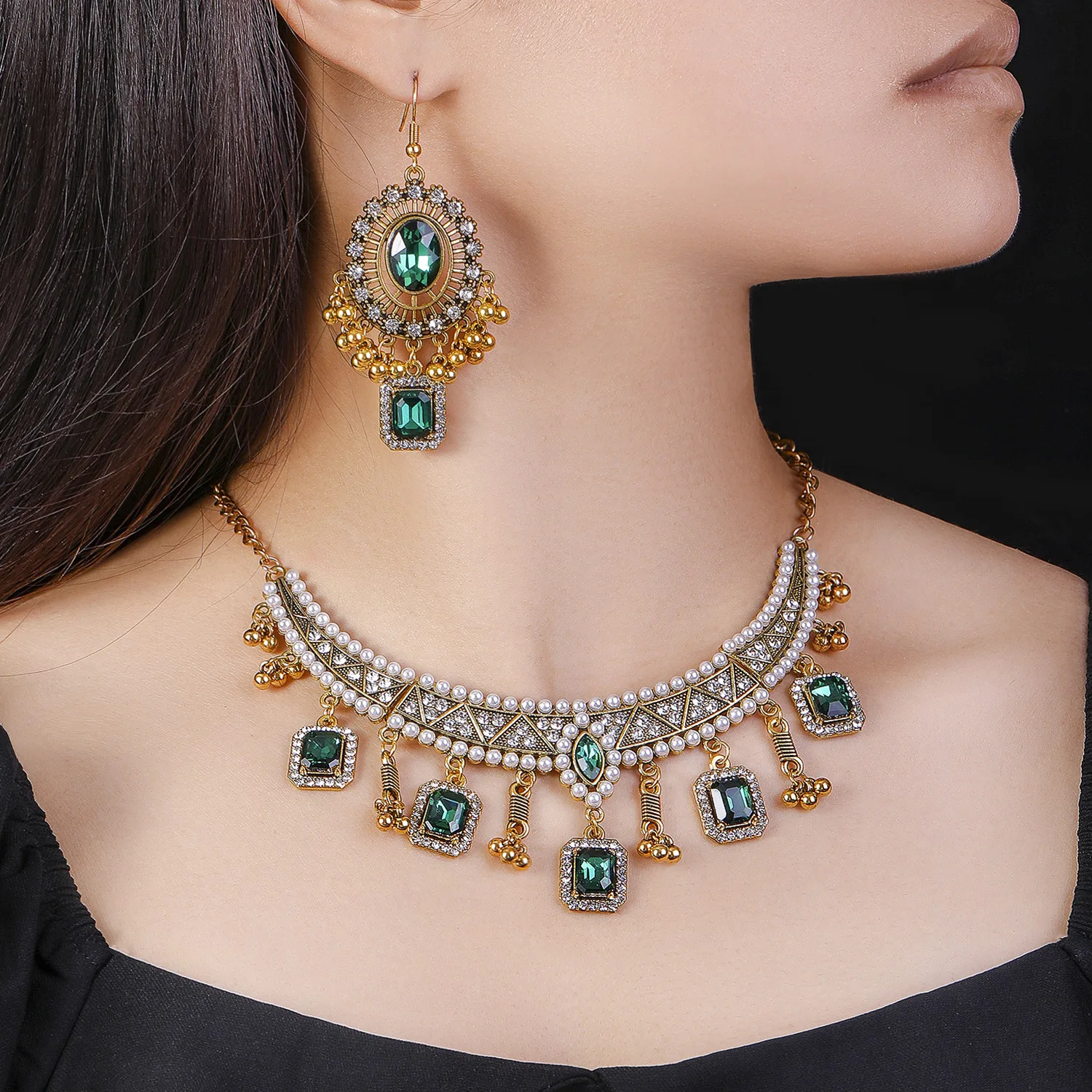 

Europe and the United States retro full diamond dress accessories dark green long octagonal jewel set chain niche design sense o