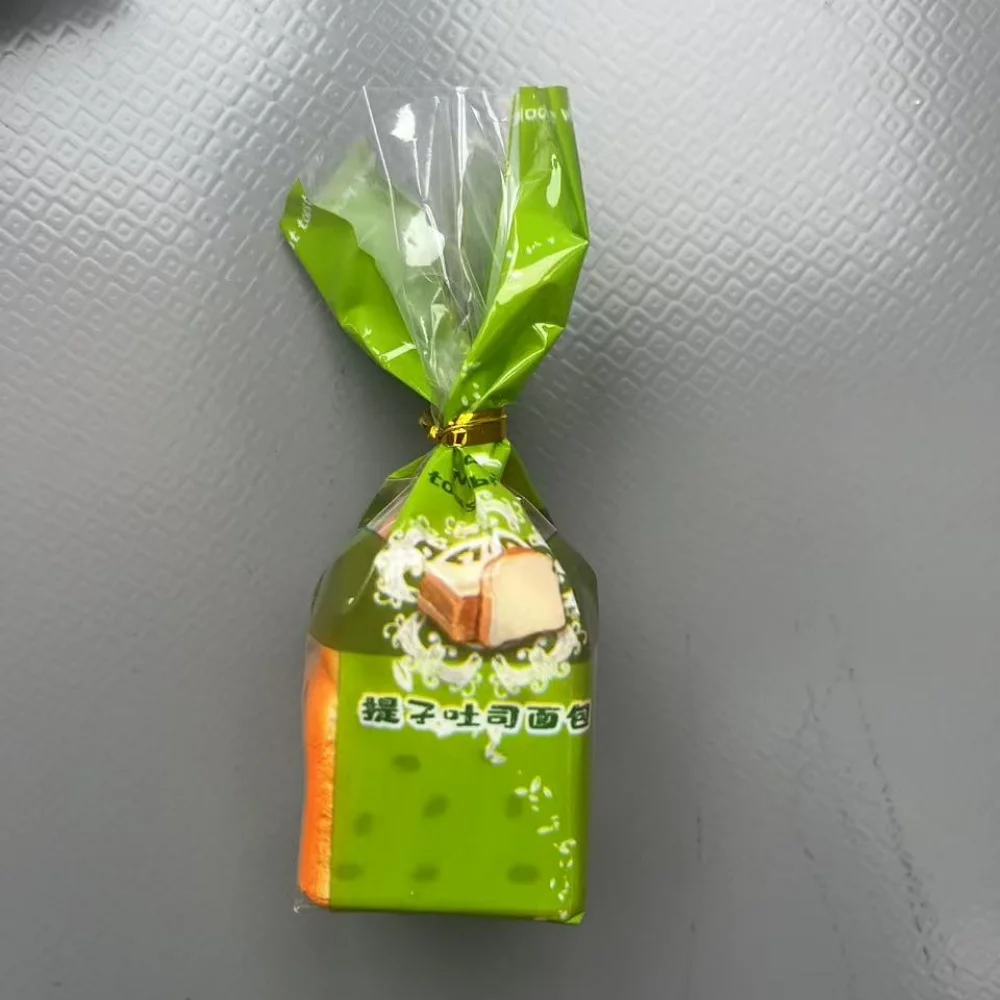 Super Miękka Naklejka na Lodówkę w Kształcie Mini Tostu, Magnetyczna, Odbijająca się, Kreatywna, 3D, PU, Antykolizyjna Ozdoba w Kształcie Jedzenia