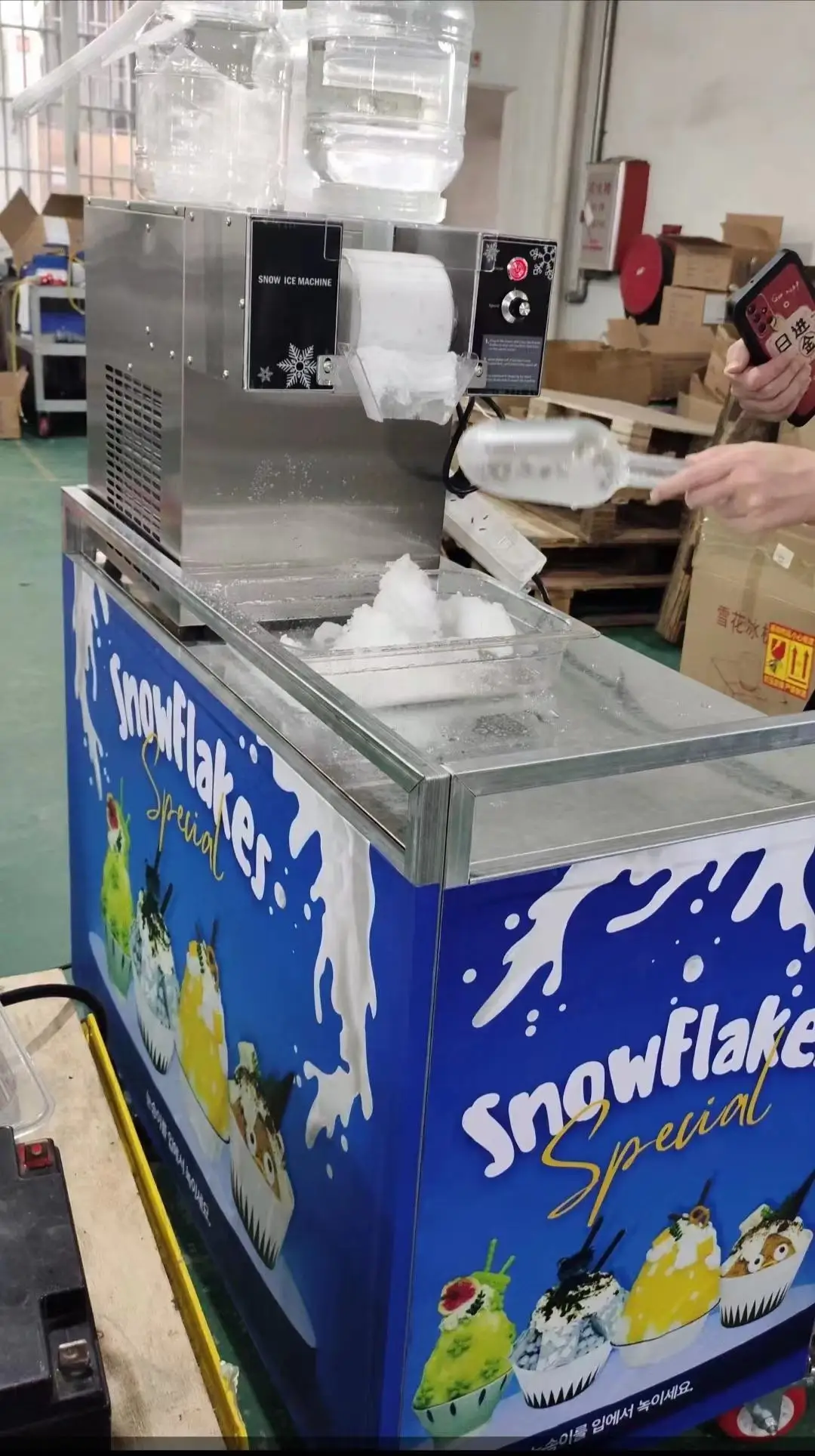 Máquina de hielo de nieve con diseño de imagen, carro móvil, Equipo Comercial, leche, bebida fría continua, hielo móvil