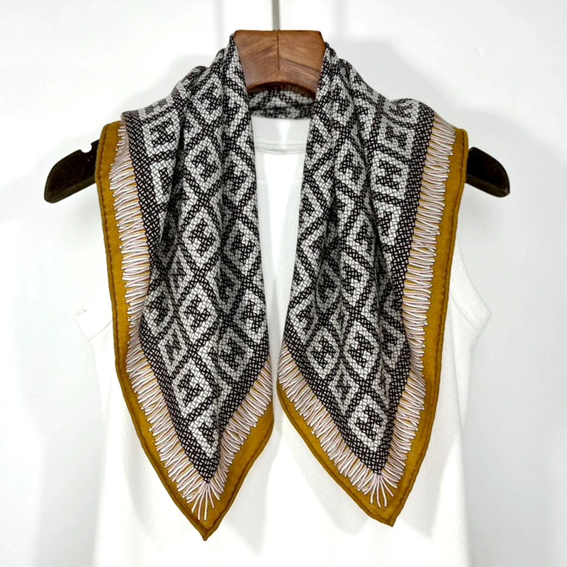 シルクウール小さな正方形スカーフ女性のネックウォーマー三角スカーフ薄い秋春冬ハイエンド感覚ファッションアクセサリー