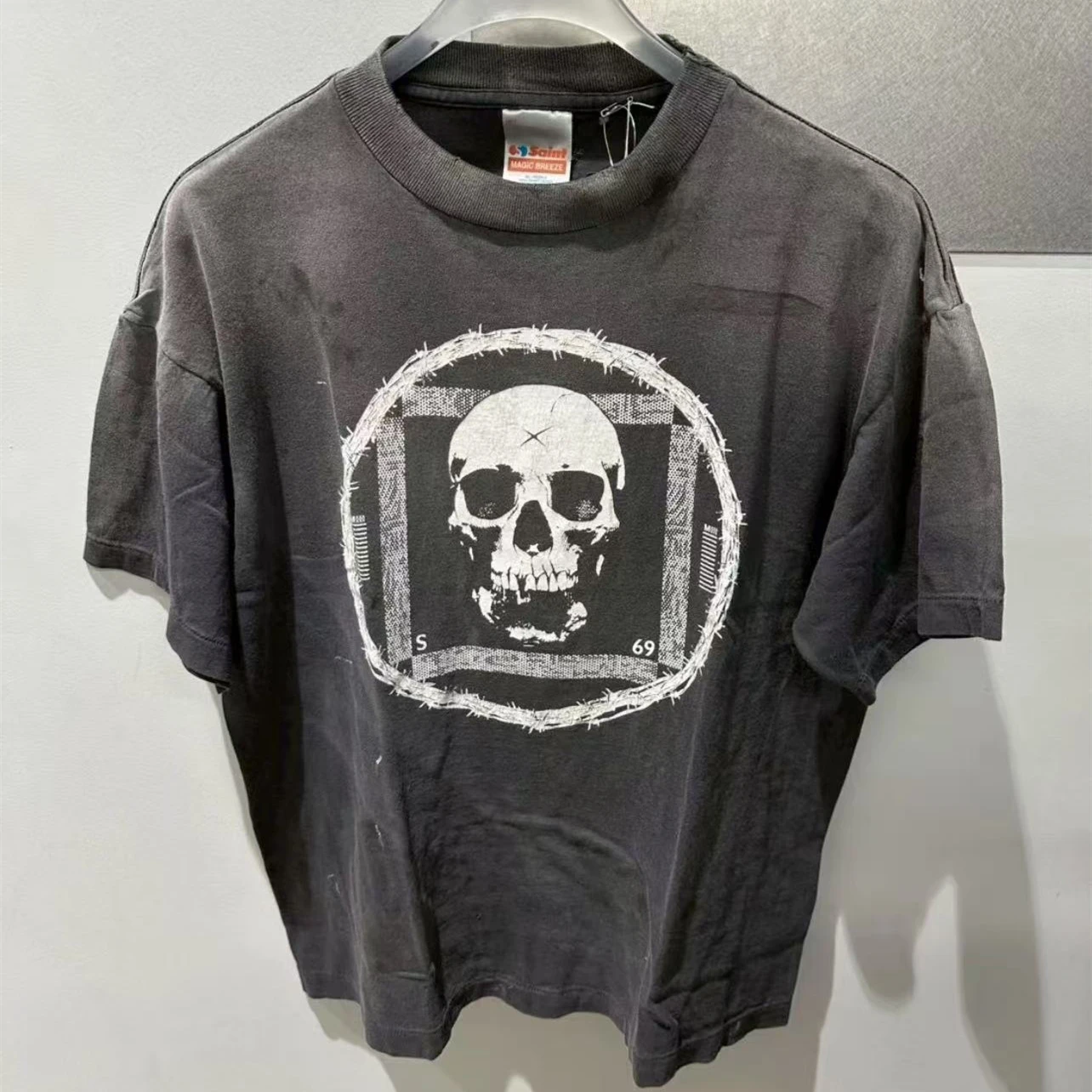 

Винтажная футболка SAINT с круглым рисунком черепа для мужчин и женщин, футболки в летнем стиле 2025ss, футболка