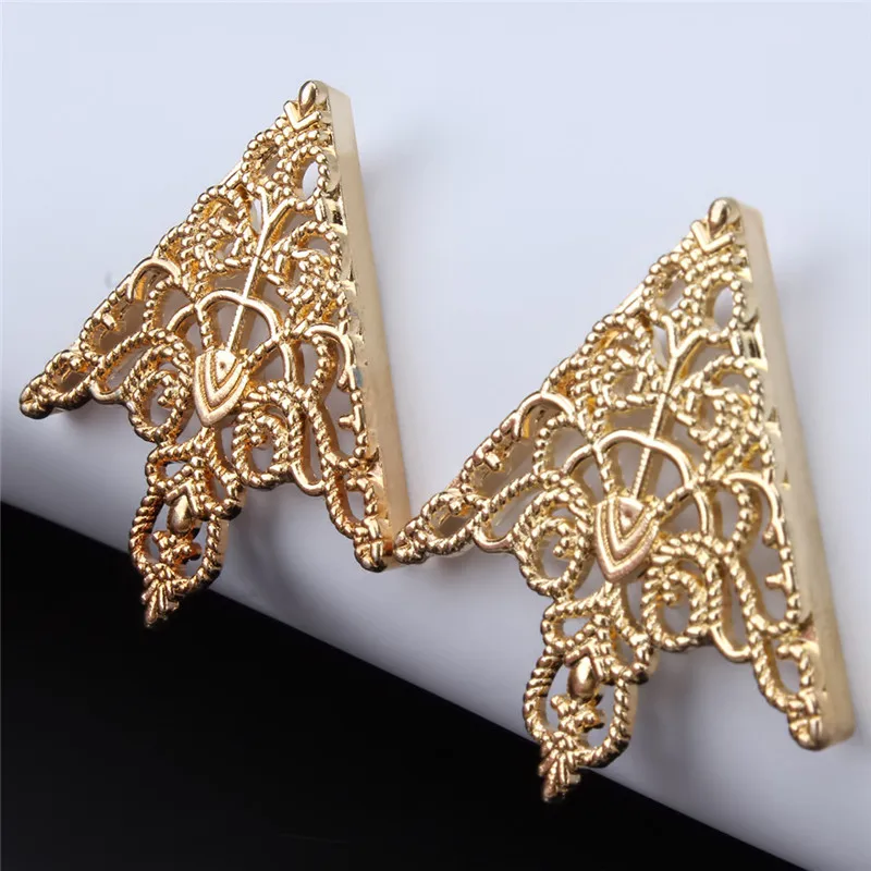 Fashion Shirt Collar Brooch Pin Corner Buckles Vintage Crown Hollow Pattern For Men Women Corner Clothing Accessories