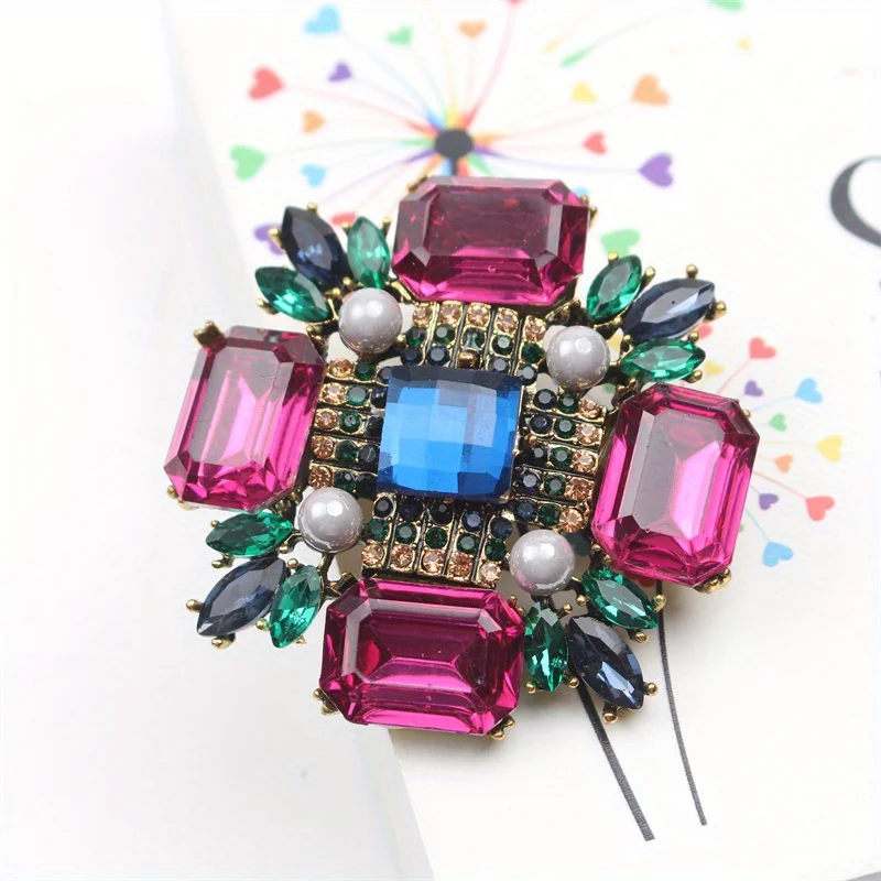 Upscale Vintage Classic Court Style Geometric Rhinestone Brooch Fashion Coat Suit Pin with Accessories