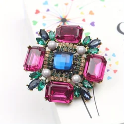 Upscale Vintage Classic Court Style Geometric Rhinestone Brooch Fashion Coat Suit Pin with Accessories