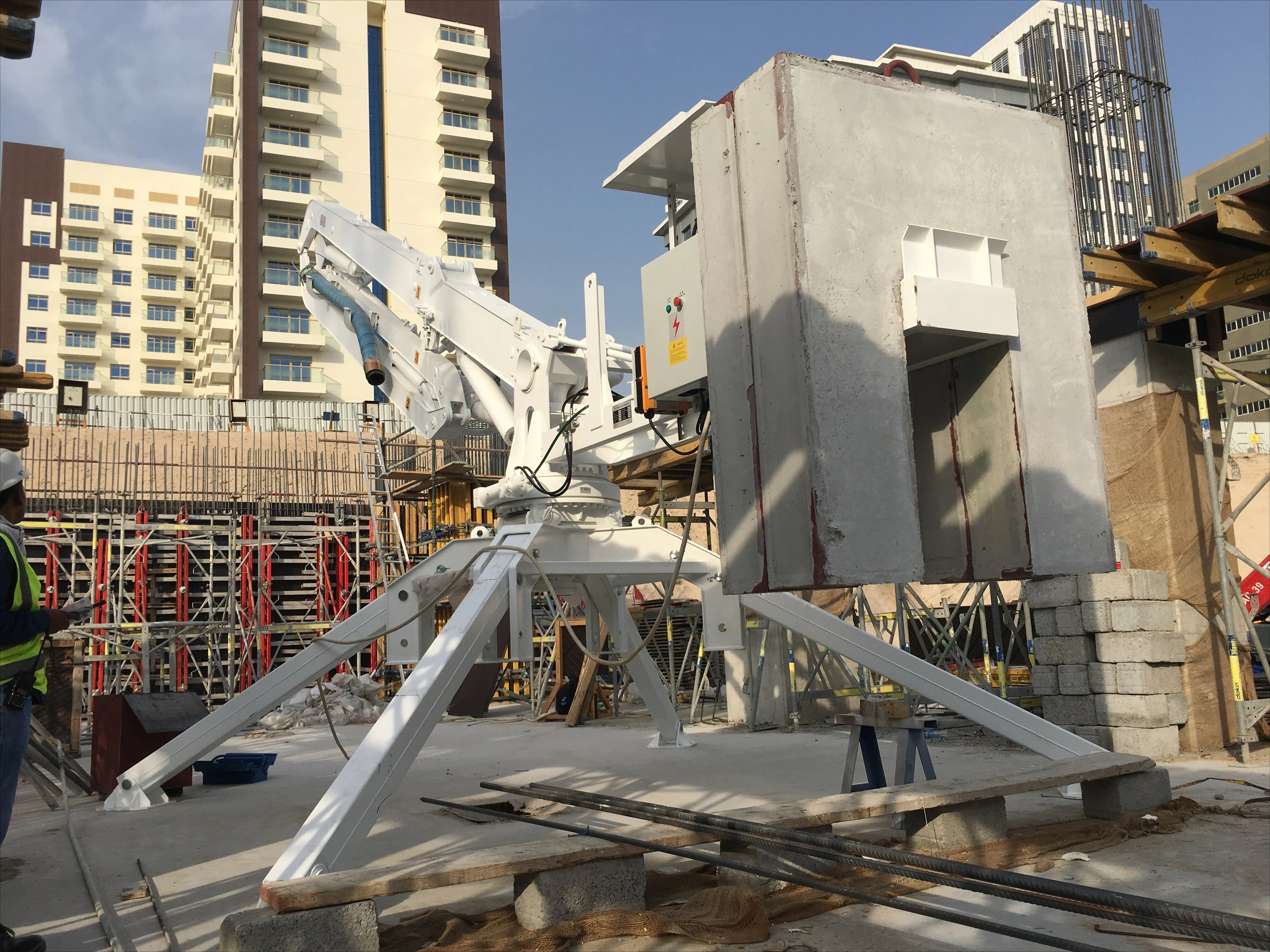 21m 24m Mold Stand Fixed Type Fully Automatic Hydraulic Concrete Pouring Arm