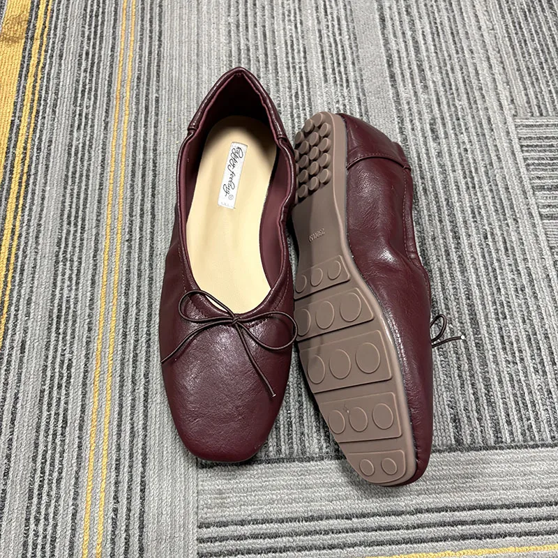 Neu in der Mode: Weiche Damen-Ballerinas mit flachem Absatz, lässige, flache Damenschuhe zum Hineinschlüpfen, mit Schmetterlingsknoten. – Detail 6