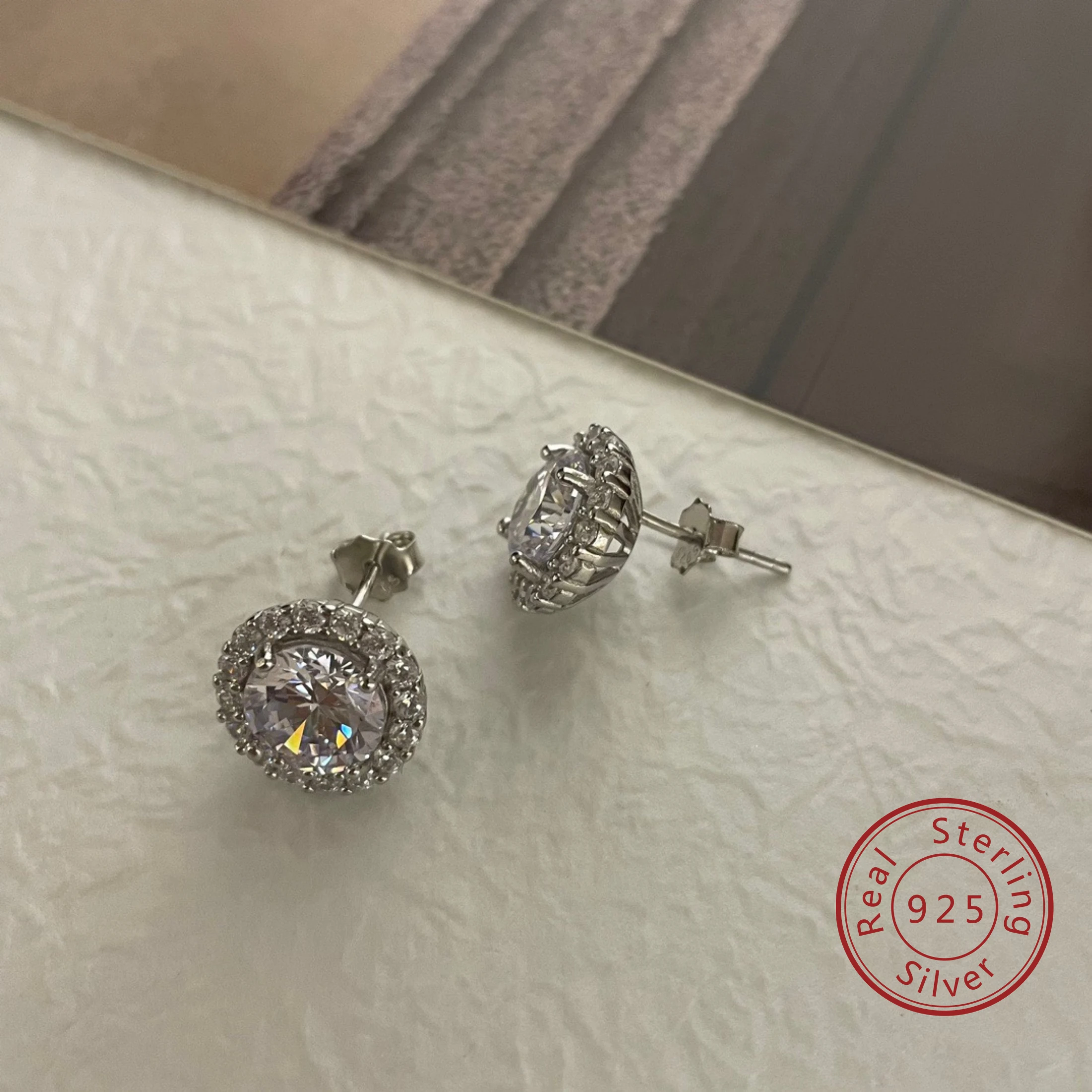 

1 Pair of Stylish And Minimalist Style 925 Sterling Silver Paired With Zircon Large Single Zircon Earrings Suitable For Women's