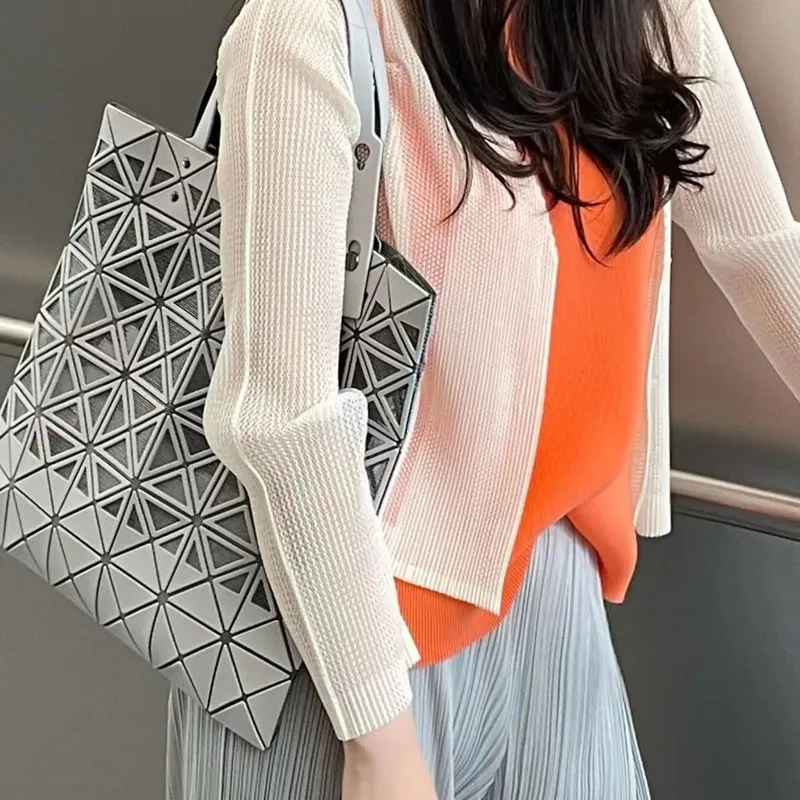 2025 تصميم الأزياء الجوف خارج تقسم هندسية حقائب اليد النسائية الفاخرة لامعة المعين كبير حمل حقيبة السفر عطلة حقيبة شاطئية