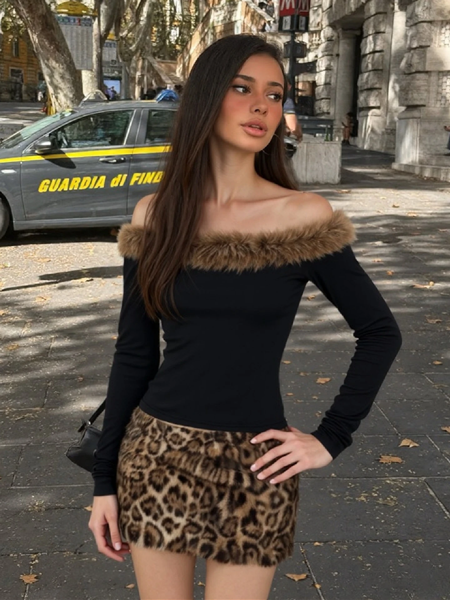Dulzura outono moda sexy cintura alta fino ajuste leopardo impressão de pelúcia mini saia feminina casual versátil estilo rua roupas y2k