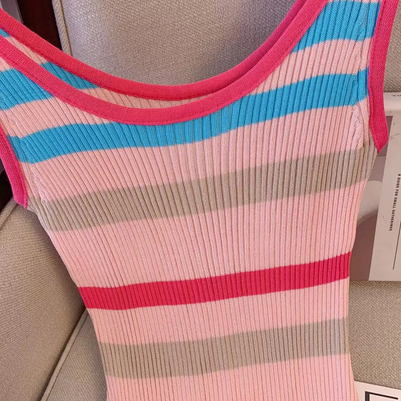 夏の甘い女性レインボーストライプドレスニットスリムフィットロングラップヒップドレス