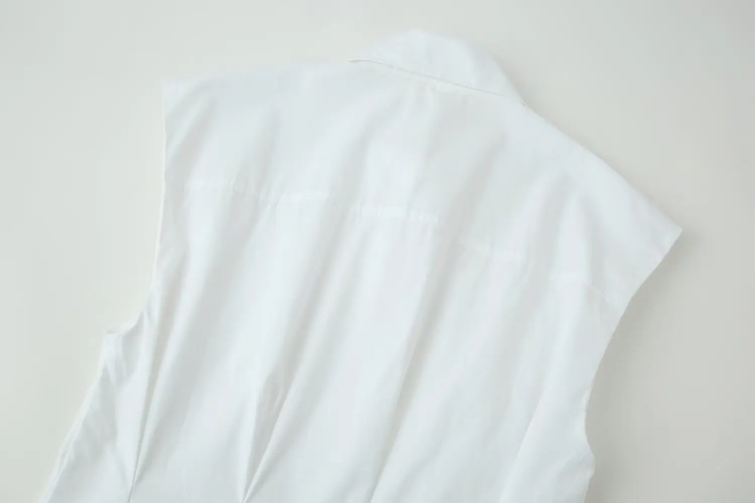 TFMLN Damen Freizeit Ärmelloses Hemd Sommer High Street Trendige Pendler-Shirts 2026 Sommer Mode Elegante Hemden mit Plissiertem Saum – Detail 15