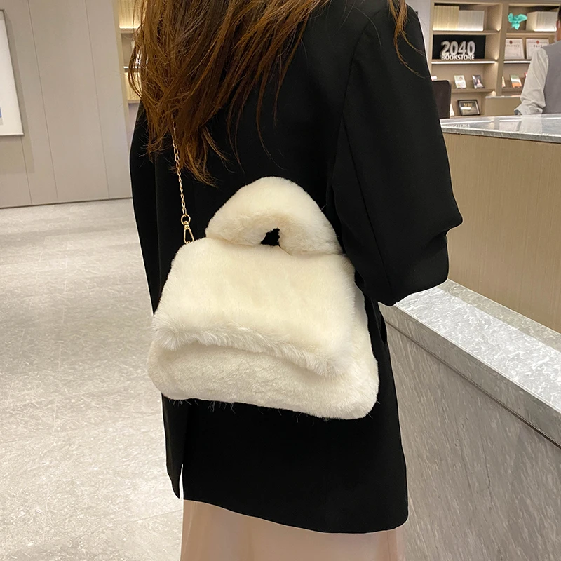 Y2K Fluffy Bags For Women 2022 Winter New Soft Furry Shoulder Bag Fur Tote Bag Plush Luxury Designer Handbag Pearl Sling Bag INS