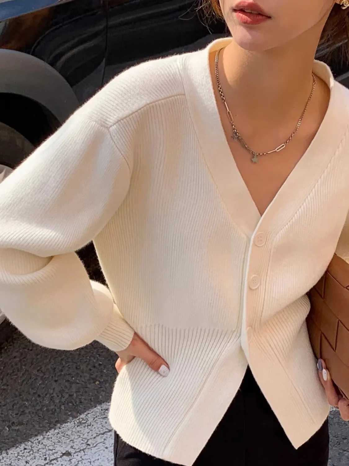 

Весенне-осенний белый вязаный кардиган с V-образным вырезом, женский свитер с завязками на талии, французский стиль, мягкий, с длинными рукавами