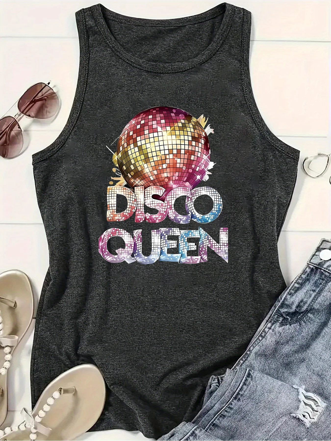 Women's round-neck sleeveless hurdle vest, with disco queen sequin disco balls and gradient mirror-textured print.