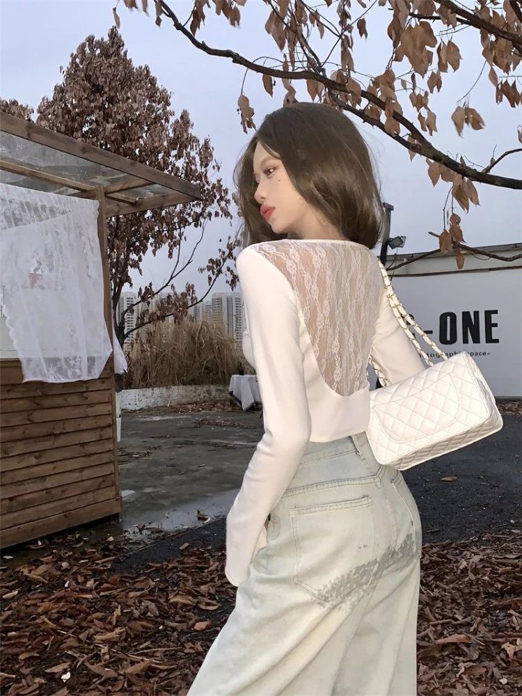 

Женская футболка с открытой спиной, сладкий пикантный стиль, топ с длинными рукавами, кружевная лоскутная приталенная футболка, осенне-зимняя повседневная блузка из внутреннего слоя