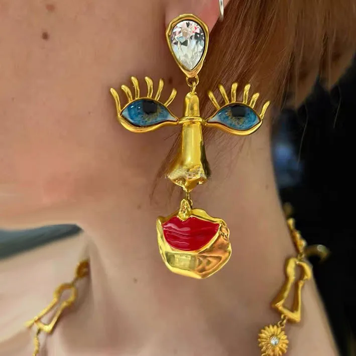 brincos-pendentes-vintage-com-olho-azul-e-labios-vermelhos-cor-dourada-brincos-artisticos-de-destaque-joias-femininas-divertidas-e-ousadas-para-festas